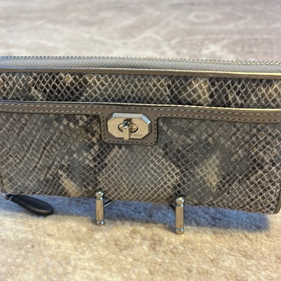 NWT COACH SIVER/GRAY CNB EX L TURN LOCK ACC ZIP # F50021 - Picture 2 of 11